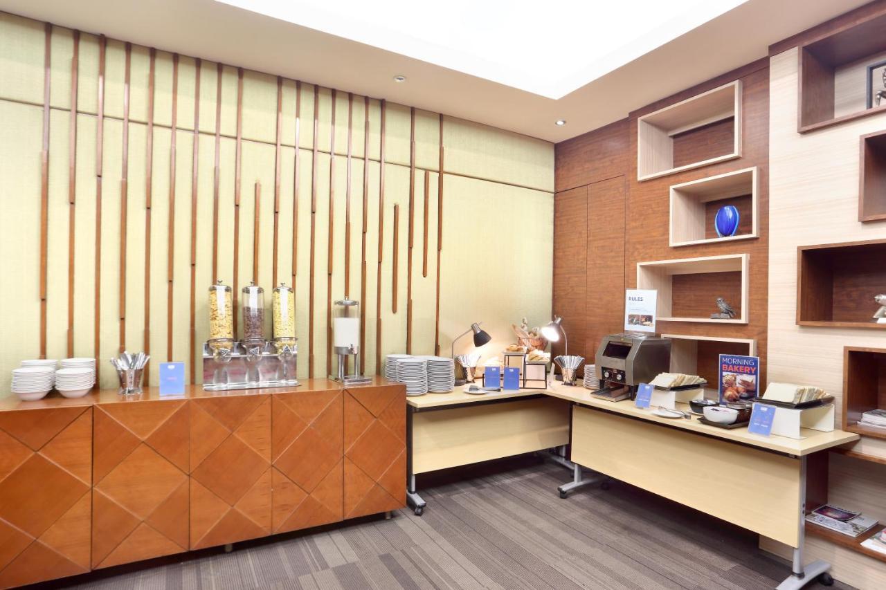 Holiday Inn Express Semarang Simpang Lima By Ihg Esterno foto