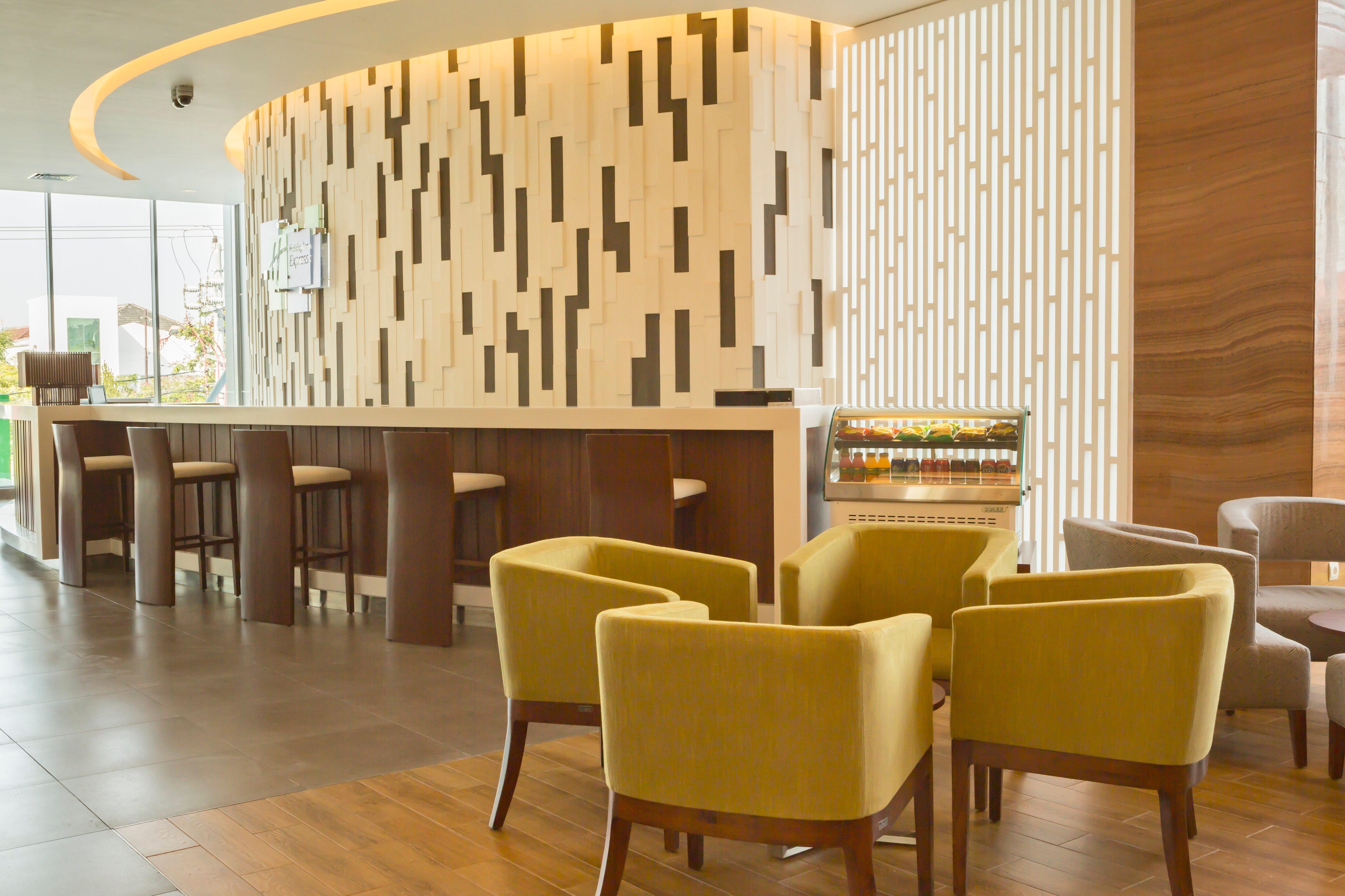 Holiday Inn Express Semarang Simpang Lima By Ihg Esterno foto