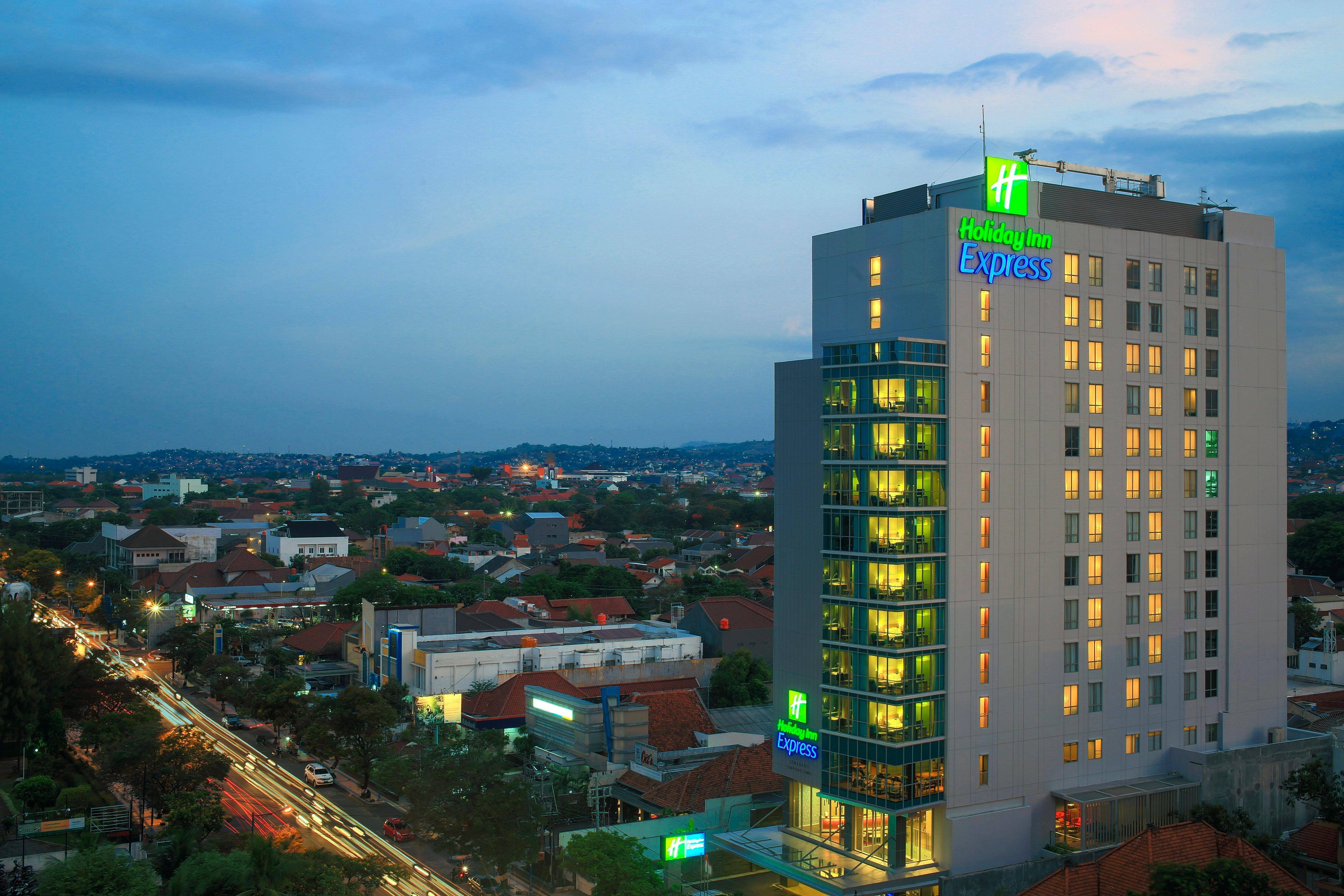 Holiday Inn Express Semarang Simpang Lima By Ihg Esterno foto