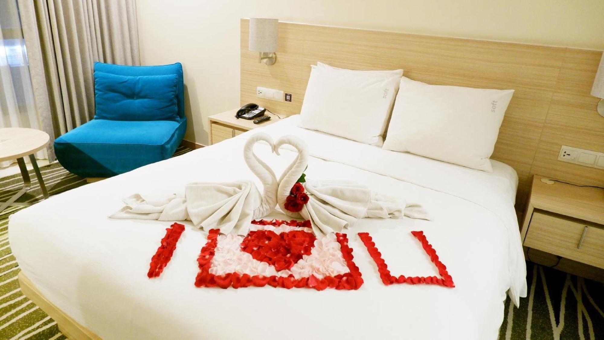 Holiday Inn Express Semarang Simpang Lima By Ihg Esterno foto