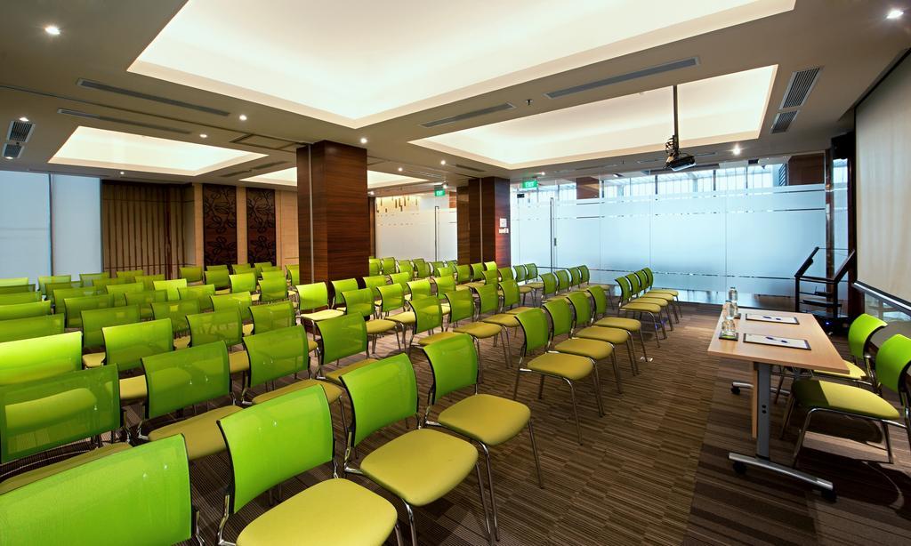 Holiday Inn Express Semarang Simpang Lima By Ihg Esterno foto