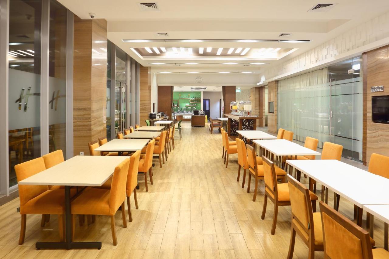Holiday Inn Express Semarang Simpang Lima By Ihg Esterno foto