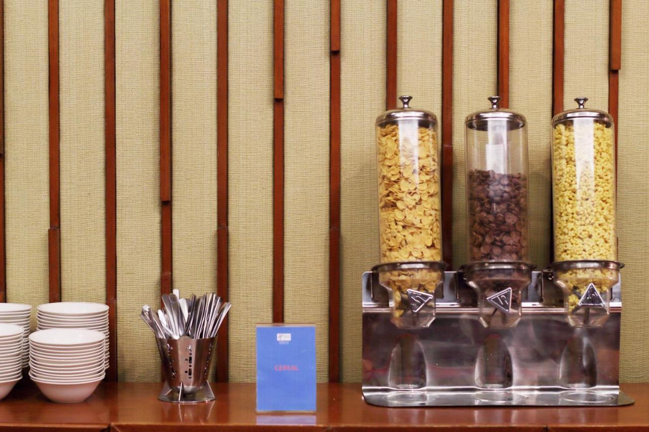 Holiday Inn Express Semarang Simpang Lima By Ihg Esterno foto