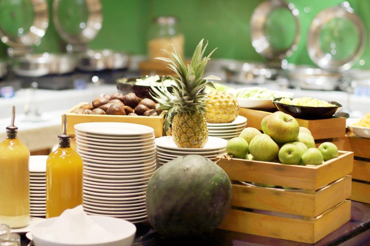 Holiday Inn Express Semarang Simpang Lima By Ihg Esterno foto